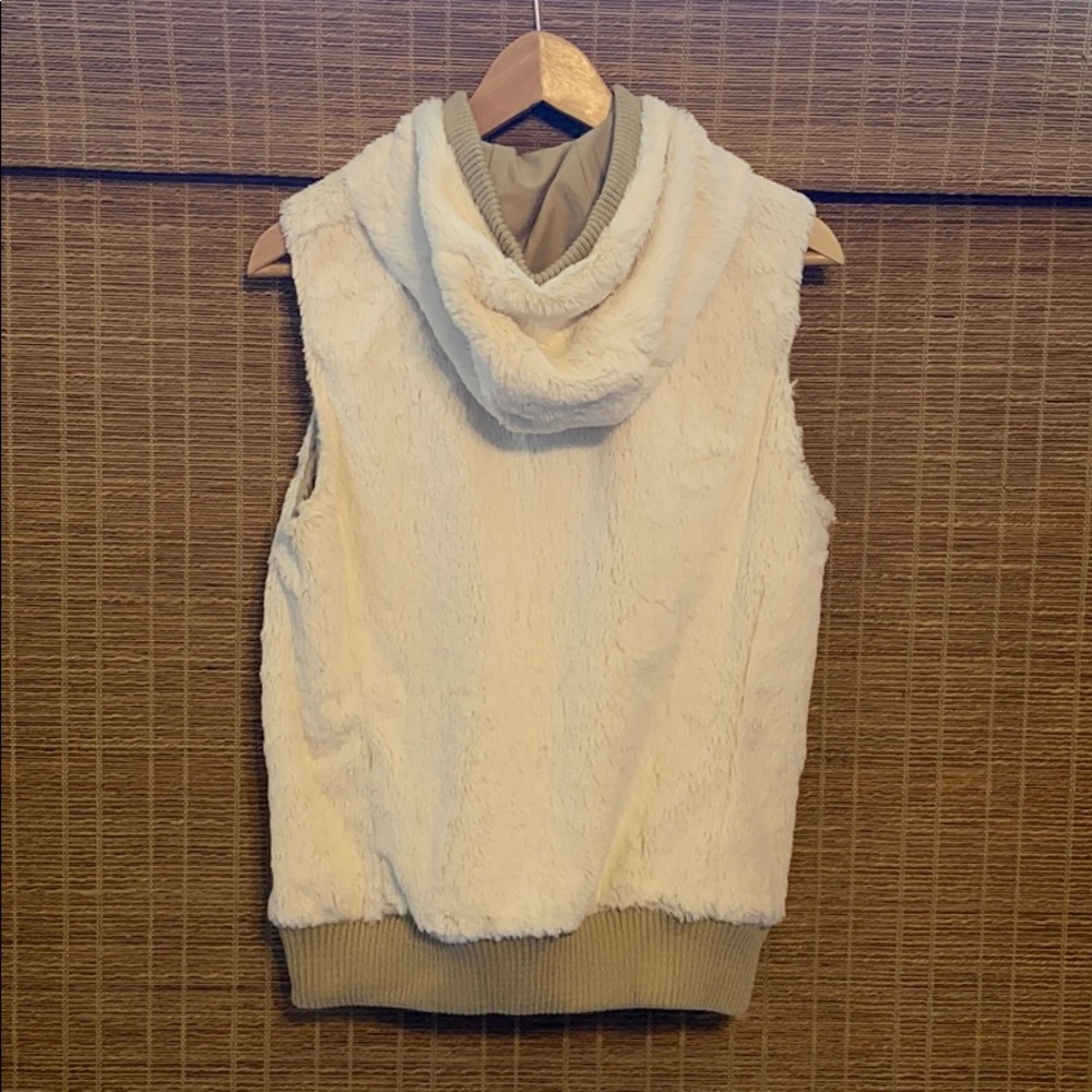 Patagonia faux fur vest with hood SZ M